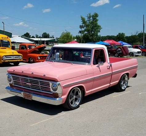 Pink Classic Truck, Pink Square Body Truck, Pink Chevy Trucks Old, Pink Pick Up Truck, Pink Ford F150, Old Pick Up Trucks, Pink Pickup Truck, Pink Ford Truck, Pick Up Truck Aesthetic