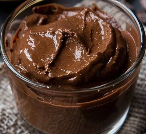 2 Points Weight Watchers Chocolate Mousse - Dieter24 Healthier Dessert Options, Dessert Options, Whipped Topping, Mindful Eating, Chocolate Mousse, Unsweetened Cocoa, Fresh Berries, Weight Watchers Meals, Healthy Dessert