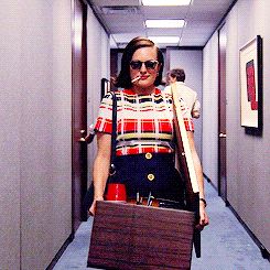 That Peggy Power Walking Hallway GIF & 11 Other 'Mad Men' Peggy Moments That Give Us Life | Bustle Peggy Olson Mad Men, Feminist Halloween Costumes, Mad Men Peggy, Mad Men Don Draper, Peggy Olson, Cybill Shepherd, Daryl Hannah, Feminist Af, Power Walking