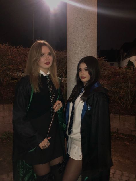 Hogwarts Houses Halloween Costumes, Ravenclaw Halloween Costume, Slytherin Halloween Costume, Slytherin Halloween, Ravenclaw Costume, Slytherin Costume, Slytherin Ravenclaw, Harry Potter Costume, White Queen