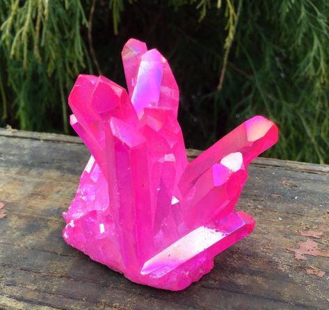 Pink Aura Quartz, Stone Angel, Crystal Drawing, Aura Quartz Crystal, Pink Angel, Crystal Goddess, Pink Aura, Aura Crystals, Angel Aura Quartz