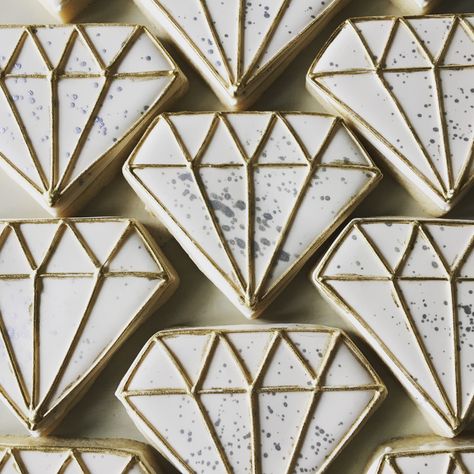 Diamond Cookies Royal Icing, Hen Party Cookies Decorated, Diamond Cookies Decorated, Diamond Bachelorette Party, Diamond Party Theme, Diamond Cookies, Diamond Theme Party, Diamond Cake, Diamond Birthday