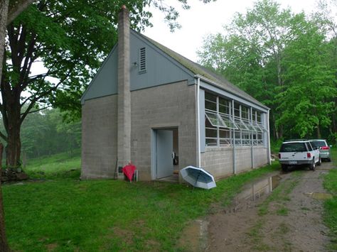 For the past few years, we've been learning about how beautiful concrete blocks can be as a building material. The latest "lesson" came with a visit to the Cinderblock House, Cheap Building Materials, Cinder Block House, Concrete Block House, Vacation Cabins, Concrete Homes, Bunker Home, Bedford Falls, Block Building