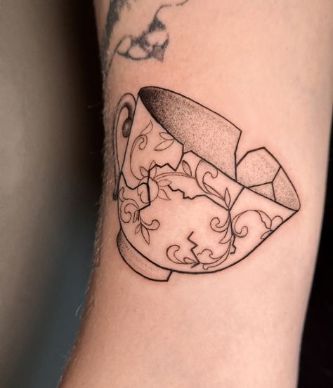 little cracked teapot on the arm, really enjoyed this one 🌝 thank you @_saintsuzanne_ 🫰 Shattered Teacup Tattoo, Alice Teacup Tattoo, Tea Kettle Tattoo, Tea Bag Tattoo, Cup Of Tea Tattoo, Tea Cup Tattoo, Teapot Tattoo, Tea Cup Drawing, Sleeve Filler