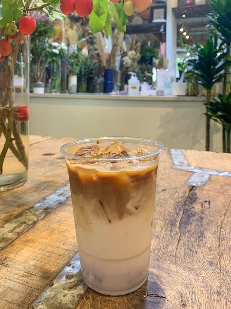 Lavender Iced Latte, Ny Aesthetic, Latte Aesthetic, Lavender Latte, Aesthetic Views, Book Flowers, Lovely Lavender, Iced Latte, Insta Instagram