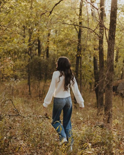 Lilys senior session🍂 A photoshoot does count as a workout btw. I’ll have you climb trees, trench through the woods and bushes, we will hike up and down hills, whatever it takes to get the shot 😂 #seniorsunday #seniorpictures #oklahomaphotographer #fallseniorpictures Climb Trees, Fall Senior Pictures, Forest Pictures, Fall Photoshoot, The Shot, Senior Photo, Senior Session, Photo On Wood, A Workout