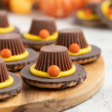 No Bake Pilgrim Hat Cookies Fun Thanksgiving Cookies, Pilgrim Hat Cookies, Yellow Frosting, Thanksgiving Sweets, Fudge Stripe Cookies, Thanksgiving Desserts Table, Iced Oatmeal Cookies, Thanksgiving Snacks, Thanksgiving 2023