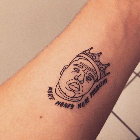 Biggie Biggie Tattoo Ideas, Notorious Big Tattoo Design, Biggie Tattoo, Tupac Tattoo Ideas, Notorious Big Tattoo, Hip Hop Tattoo Ideas, Biggie Smalls Tattoo, Mens Hip Tattoos, Rapper Tattoos