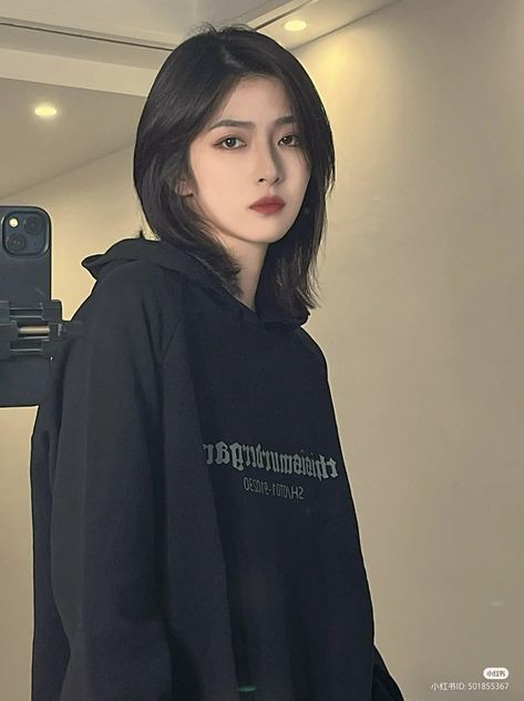 Fantasy Vibes, Tomboy Girls, Uzzlang Girl, Korean Dress, Gothic Beauty, Muslim Girls, Intj, Tomboy Fashion, Aesthetic Hair