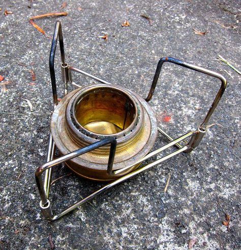 An alcohol stove for backpacking is super cheap and easy to use.  But read what sucks about this as your cooking gear! #backpackingessentials Backpacking Checklist, Solid Fuel Stove, Backpacking Essentials, Backpacking Stove, Alcohol Stove, Pot Stand, Ultralight Backpacking, Backpacking Gear, Camp Cooking