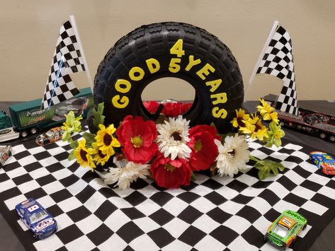 Racing Banquet Ideas, Racing Centerpiece Ideas, Race Track Centerpieces, Race Theme Centerpieces, Classic Car Retirement Party, Nascar 50th Birthday, Go Car, Chili Cook Off, Cook Off