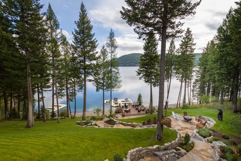 Julia Roberts’s Former Montana Lake House Is Selling for $12 Million Photos | Architectural Digest Lake House Backyard, Lake Landscaping, Montana Lakes, Backyard Views, Lakeside Living, Lakefront Property, House Backyard, House Yard, Lake Cabins