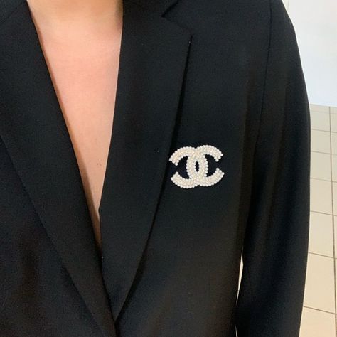 Chanel brooch Chanel Brooch Outfit, Chanel Pin, Broche Chanel, Chanel Pins, Chanel Brooch, 2024 Outfits, Graduation Dresses, Chanel Accessories, Send It