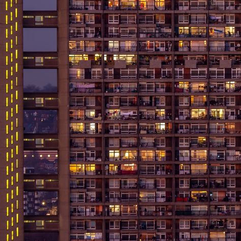 Trellick Tower at night Trellick Tower, London Rooftops, North Kensington, Architecture Jobs, City Planner, London Architecture, Chelsea London, City Background, Living Modern