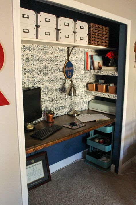 Closet Office DIY for less than $100 Closet Turned Office, Desk Closet, Cloffice Ideas, Sweet Bedroom, Craft Room Closet, Closet Desk, Home Office Closet, Office Closet, Closet Diy