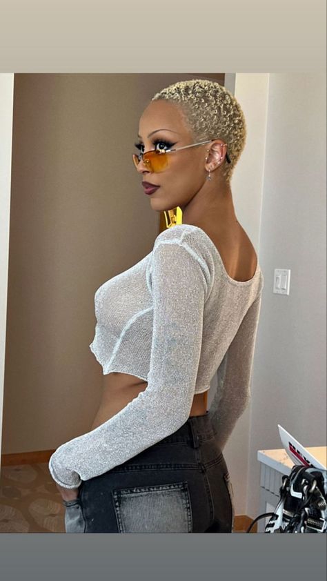 Doja Cat Short Hair, Doja Cat Blonde Hair, Buzz Cut Women, Rihanna Outfits, Female Rappers, Product Recommendations, Buzz Cut, Rock A, Doja Cat