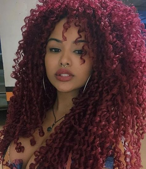 Candy_curlys on Instagram: “Credit @afrolaytina ❤” Maroon Curly Hair, African American Curly Hairstyles, Curly Hairstyles Casual, Curly Hairstyles Bangs, Curly Hairstyles For Work, Curly Hairstyles African, Hairstyles With Curly Hair, Side Curly Hairstyles, Heart Shaped Face Hairstyles