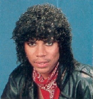 I'm sorry. I just never saw the appeal of Jheri curls. 80's Hairstyle, Jheri Curl, Different Types Of Curls, Using A Curling Wand, Getting A Perm, Jerry Curl, Mullet Haircut, Curly Ponytail, Air Dry Hair