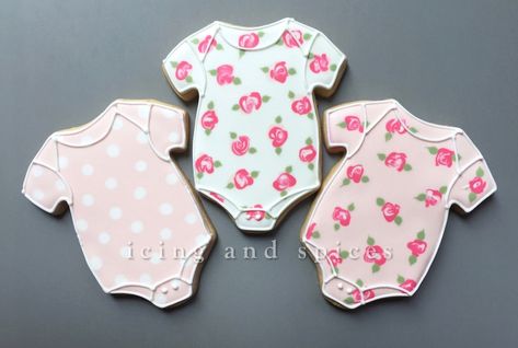 Rose Onesies Pink Onsie Cookie, Floral Onesie Cookies, Pink Onesie Cookies, Onesie Royal Icing Cookies, Onesies Cookies Decorated, Onsie Cookies Royal Icing, Baby Onesie Cookies Decorated, Simple Baby Shower Cookies, Baby Onesie Cookies