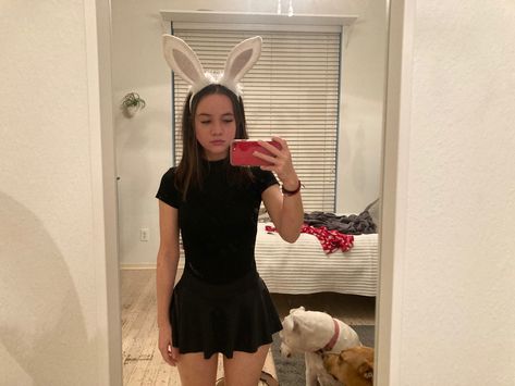 Bunny halloween easy diy costume #halloween #october #bunny #black #easy #diy #costume #lastminutehalloweencostumes Halloween Easy Diy, Easy Diy Costume, Bunny Halloween, Bunny Black, Easy Diy Costumes, Diy School, Diy Costume, Last Minute Halloween Costumes, Easy Halloween