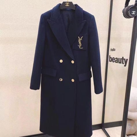 Versace Outfit Women, Ysl Coat, French Outfits, Outwear Fashion, Fashion Shoes Heels, Future Outfit, Versace Outfit, Elegante Casual, Fashion Wishlist