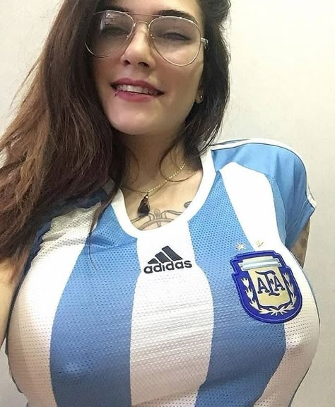 Argentina AFA Good Morning To All, Spirit Wolf, Volleyball Outfits, Hottie Women, Curvy Women Jeans, Aesthetic Women, Tattoo Model, Beauty Life Hacks Videos, Pinterest Girls