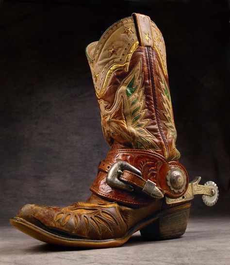 Cowboy Boots Spurs, Cowboy Boots With Spurs, Boot Spurs, Wesco Boots, Motif Soutache, Bota Cowboy, Cowboy Spurs, Leather Fashion Men, Inktober 2024