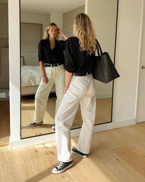 White Pants Outfit, Mode Glamour, Sneakers Fashion Outfits, Look Retro, Outfits With Converse, Mode Casual, Mode Ootd, Modieuze Outfits, Fashion People