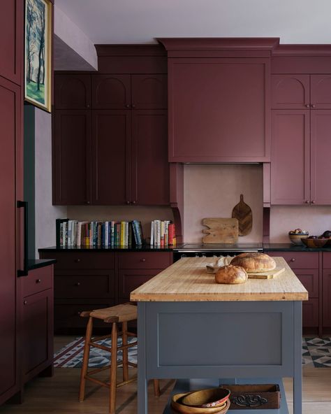 11 Kitchen Trends 2023 Will See A Lot Of...And We're Pretty Excited About Them - Emily Henderson Best Kitchen Colors, Bold Kitchen, Kitchen New York, Purple Kitchen, Kitchen Colour Schemes, Kitchen Island With Seating, Kitchen Paint Colors, Sugar Land, Yellow Kitchen