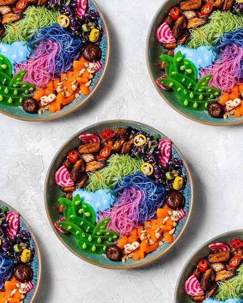 Rainbow Noodles, Colorful Feed, Colourful Backdrop, Eating The Rainbow, Vegan Recepies, Colorful Dishes, Natural Food Coloring, Purple Cabbage, Colorful Vegetables