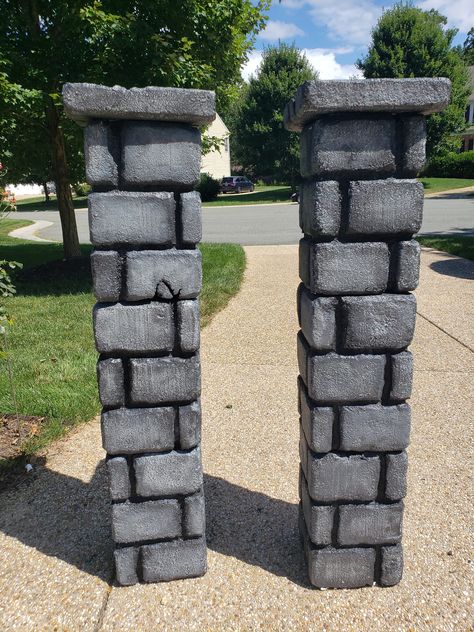 Halloween cemetery columns diy. Photo credit: Gil Carrera (Facebook) Halloween Cemetery Columns Diy, Cemetery Columns, Halloween Cemetery, Scary Halloween Decorations Diy, Halloween Haunted House Decorations, Haunted House Decorations, Halloween Props Diy, Fake Stone, Stone Pillars