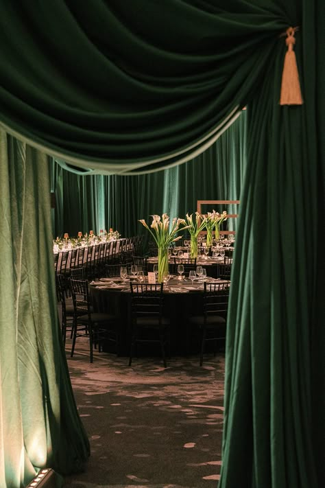 Green Draping Wedding, Emerald Gold And White Wedding, Emerald Wedding Decorations, Dark Green Wedding Aesthetic, Gala Themes Ideas Events, Wedding Decorations Emerald Green, Emerald Green Wedding Decorations, Reception Entrance Decor, Wood Backdrop Wedding