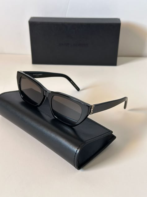 15th Birthday Present Ideas, Ig Photo Dump, Stylish Sunglasses Women, Pretty Sunglasses, Glasses Frames Trendy, Classy Glasses, Ysl Sunglasses, Fashion Eye Glasses, Brand Clothes