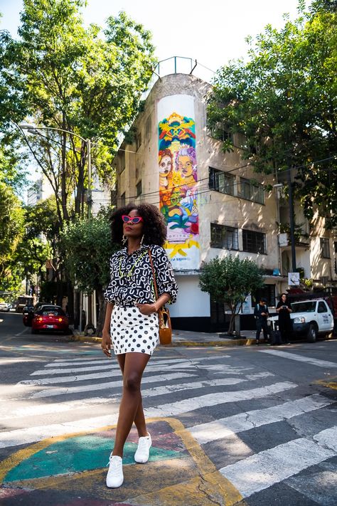 Mexico City Street Style 2022, Mexico City Style Outfits, Mexico City Fashion Outfits, Mexico City Photoshoot, Mexico City Outfit Street Style, Mexico Street Style, Mexico City Outfit Ideas, Mexico City Street Style, Mexico City Outfit