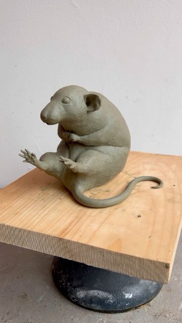 Pottery Animals Sculptures, Clay Rats, Rat Ceramic, Animal Sculptures Clay, Animal Clay Sculpture, Clay Animals Sculpture, Mouse Clay, Pottery Cool, Ceramic Mouse