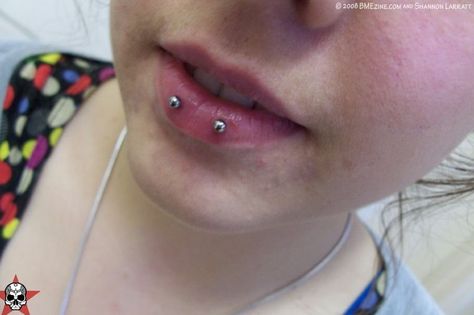 Saw a picture of someone who had two horizontal lip piercings on either side of a labret piercing. It was so cute, but wouldn't suit me. Horizontal Lip Piercing, Ashley Piercing, Labret Piercing, Facial Piercings, Cute Piercings, Nose Hoop, Lip Piercing, Stretched Ears, Body Piercings