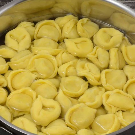 How to Cook Tortellini (With Recipe Ideas) - Jersey Girl Cooks What To Eat With Tortellini, How To Cook Tortellini Pasta, Dried Tortellini Recipes, Dry Tortellini Recipes, Frozen Tortellini Recipes Crockpot, Buitoni Recipes, Frozen Tortellini, Cheese Tortellini Recipes, Bacon Alfredo