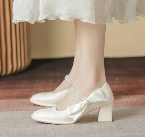 Kasut Nikah Perempuan, White Princess Shoes, Hels Wanita, Heels Korean, Kasut Wanita, Fancy Heels, Heels Aesthetic, Boost Shoes, Princess Shoes