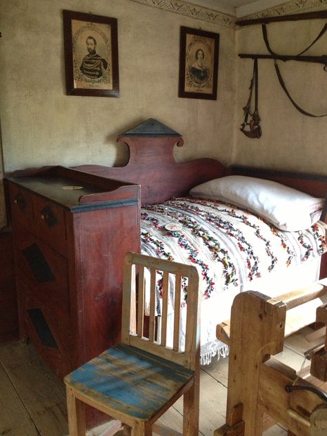 Bed in Delsbo House, Skansen, Stockholm You can't tell from this angle but the chest is part of the bed Skansen Stockholm, Scandinavian Bed, Nordic Interiors, Nordic Homes, Scandinavian Interiors, Bedroom Bliss, Swedish Style, Old Cottage, Vintage Scandinavian