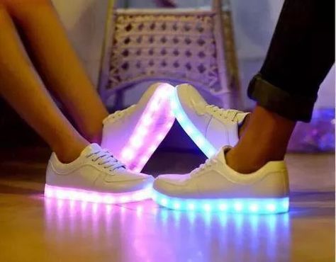 KiiwyYo Couple Sneakers, Led Shoes, Light Up Shoes, New Balance Shoes, Dream Shoes, Gucci Shoes, Shoes Booties, Coco Chanel, White Shoes