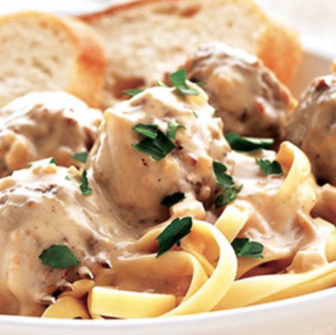 Meatball Fettuccine, Semi Homemade Recipes, Creamy Swedish Meatballs, Beef Stroganof, Homemade Swedish Meatballs, Sandra Lee Recipes, Veggie Main Dishes, Celebrity Recipes, Homemade Dinner Recipes