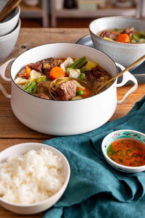 For an easy, flavorful take on beef stew, try a Filipino classic: nilagang baka, also known as beef nilaga. This recipe is sure to warm you up on a cold day. Filipino Beef Stew Recipe, Nilagang Baka Recipe, Nilaga Recipe, Beef Nilaga, Beef Chuck Stew, Beef Stew Cubes, Filipino Beef Stew, Beef Sirloin, Filipino Dishes