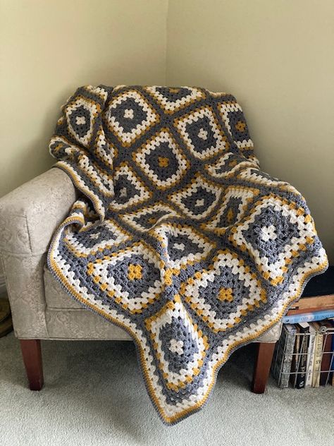 Crochet Blanket Grey, Granny Pattern, Granny Square Crochet Patterns Free, Manta Crochet, Yarn Ball, Crochet Home, Crochet Blanket Patterns, Blanket Pattern, Baby Knitting Patterns