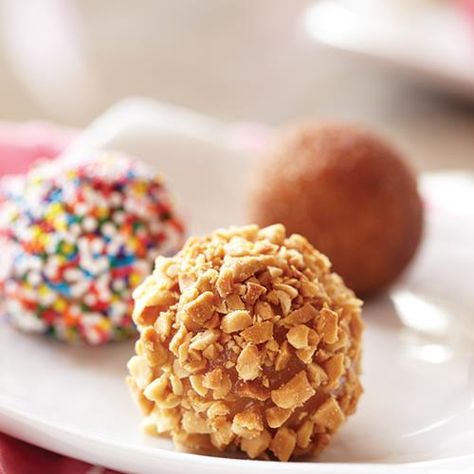 Brigadeiro Recipe, Jif Peanut Butter, Peanut Butter Truffles, Truffle Butter, Candy Truffles, Eagle Brand, Cake Truffles, Peanut Butter Recipes, Homemade Candies