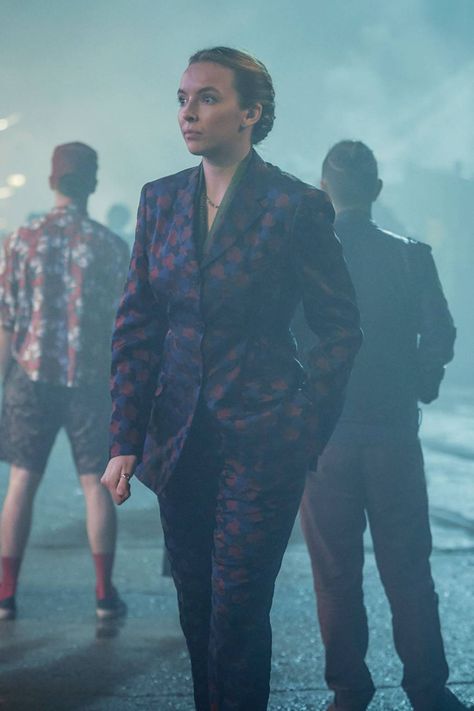 The Dries Van Noten patterned power suit. Athleisure Trend, Sandra Oh, Jodie Comer, Killing Eve, Eve Outfit, Power Suit, Costume Design, Womens Fashion Casual, Serie Tv