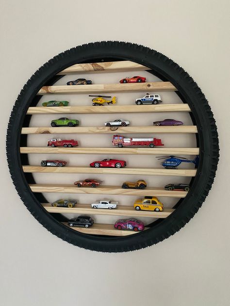 Matchbox Cars Display, Toy Car Display, Hot Wheels Storage, Hot Wheels Room, Koti Diy, Hot Wheels Display, Car Display, Hot Wheel, Toy Cars