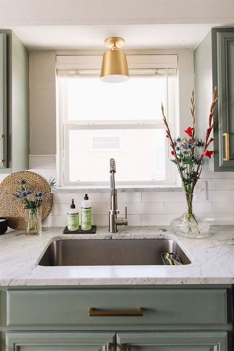 Galley Kitchen Layout, Dallas Interior Design, Green Kitchen Cabinets, Farmhouse Kitchens, Kitchen Refresh, Green Cabinets, Kitchen Cabinet Colors, Kitchen Diy, Modern Farmhouse Kitchens