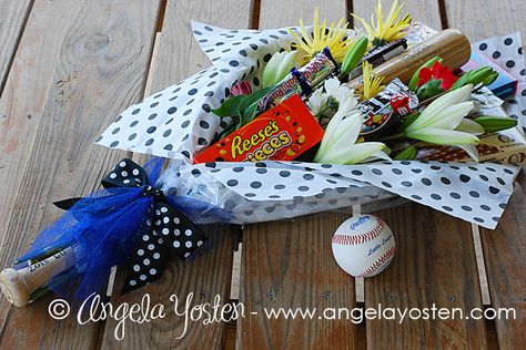 Baseball Coach Bouquet and Bucketsby Angela Yosten. http://www.angelayosten.com Baseball Tickets, Team Mom Baseball, Softball Coach Gifts, Baseball Buckets, Team Mom Gifts, Softball Party, Softball Crafts, Senior Softball, Baseball Crafts