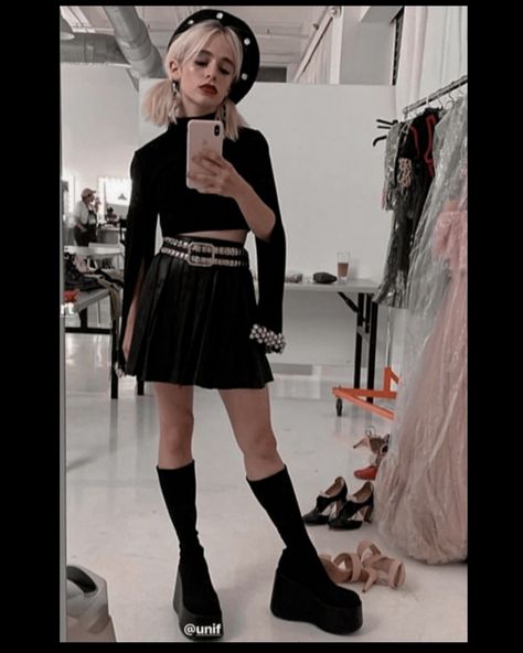 Evil Outfits, School Of Good And Evil, Sophia Anne Caruso, Queen Sophia, School For Good And Evil, Good And Evil, Theatre Kid, Beetlejuice, School Fashion