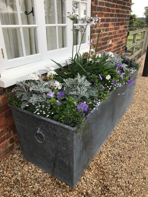 Square, tapered and round steel tub planters - made in the UK. Steel trough planters for your garden. Corten steel edging to create a custom bedding area. Garden Trough Planting Ideas, Trough Planter Ideas, Corten Steel Edging, Metal Trough Planter, Estate Fencing, Plant Troughs, Farm Event, Metal Trough, Garden Troughs